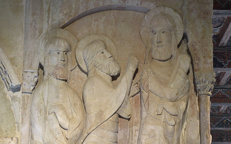 'Cristo, con los discípulos de Emaús'. Claustro del monasterio de Santo Domingo de Silos