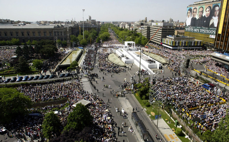 Una inmensa multitud abarrotó la madrileña plaza de Colón, para la Misa de las canonizaciones