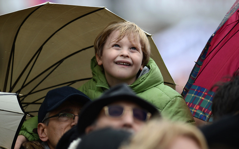 Instantánea, el pasado domingo, durante el primer rezo del ángelus del Papa Francisco, en la plaza de San Pedro