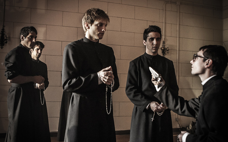 Escena de 'Un Dios prohibido'