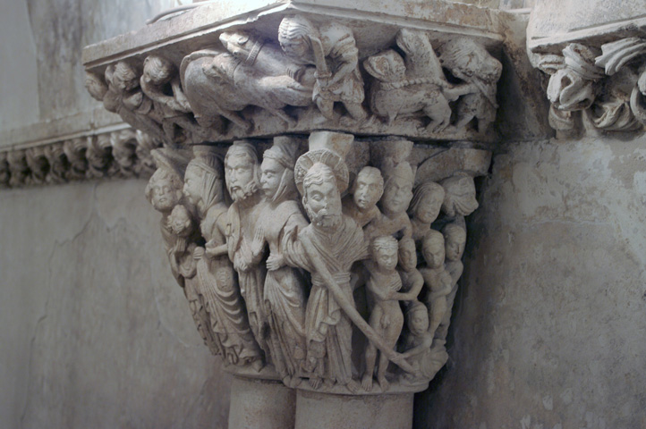 Detalle de un capitel de la Cámara Santa, después de los trabajos de restauración