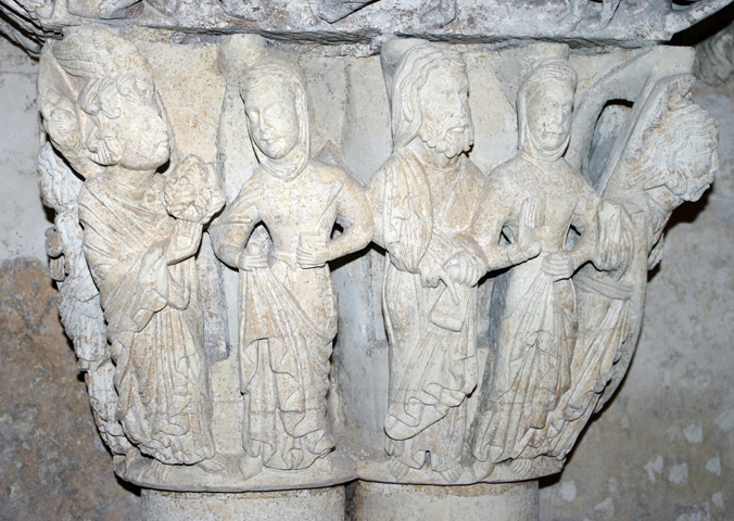 Detalle de un capitel de la Cámara Santa, después de los trabajos de restauración