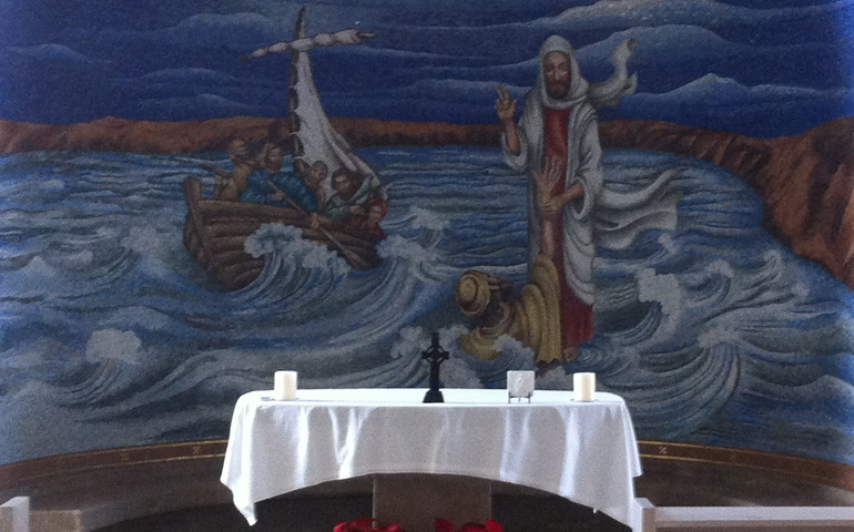 Uno de los frescos del centro de espiritualidad Magdala, inspirados en los hechos de la vida pública de Jesús en el Lago Tiberiades