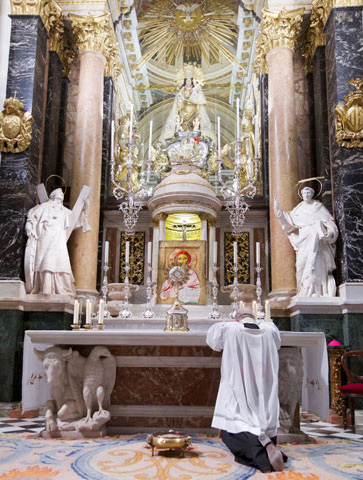 En la basílica de la Madre de Dios de los Desamparados. Foto: AVAN