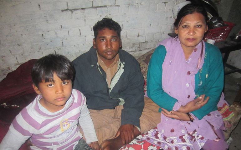 La hermana de Joseph y su cuñado con uno de sus hijos