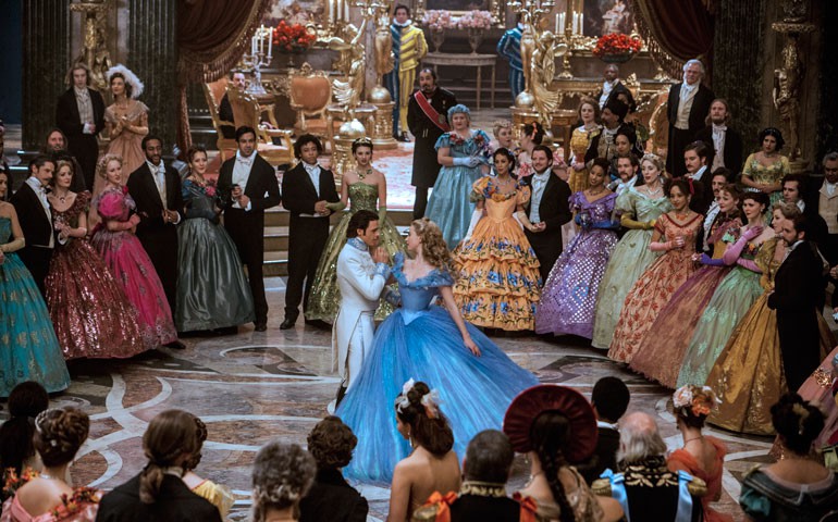Un momento del baile en palacio, de 'Cenicienta'