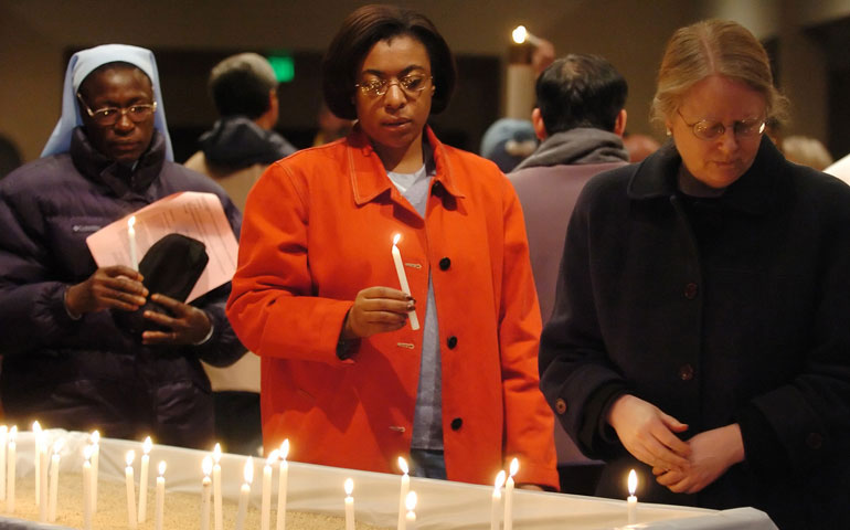 Vigilia de oración por el fin de la pena de muerte, en California.