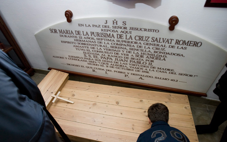 El sepulcro de la madre María de la Purísima, en el Casa Madre de las Hermanas de la Cruz, en Sevilla