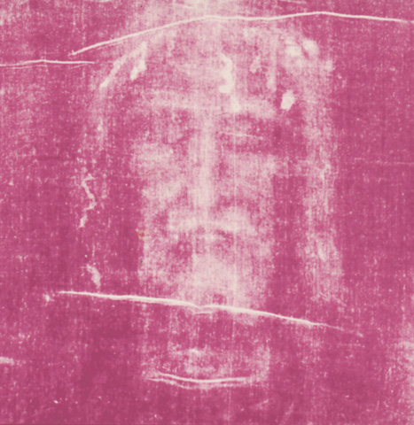 Detalle, en negativo, del rostro del Santo Sudario.