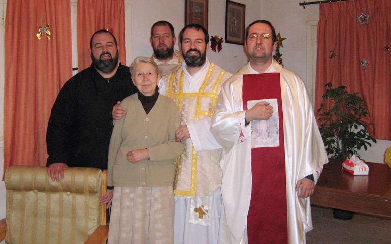La hermana María Matka Boska con sus cuatro hijos misioneros.