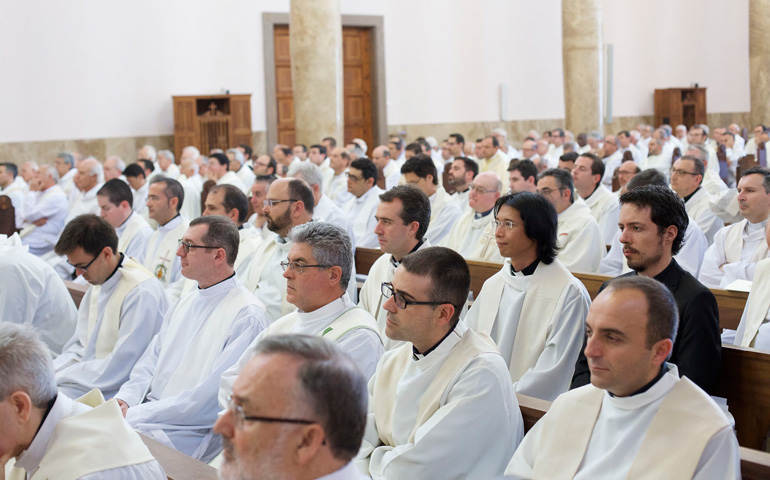 Misa en la festividad de Jesucristo, Sumo y Eterno Sacerdote, presidida por el cardenal Cañizares, con el clero de Valencia