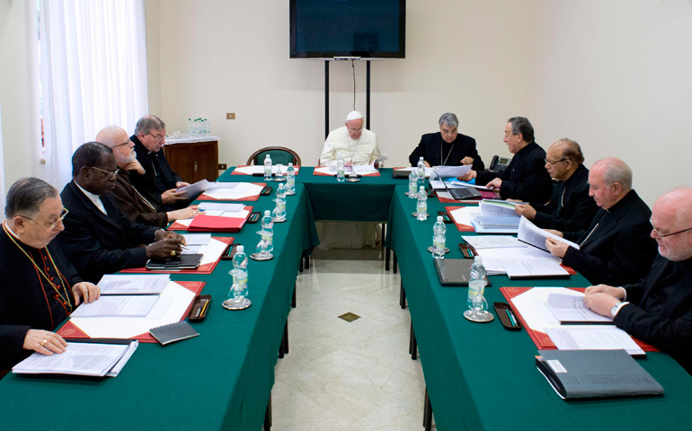 Consejo de Cardenales durante una de sus reuniones con el Papa Francisco