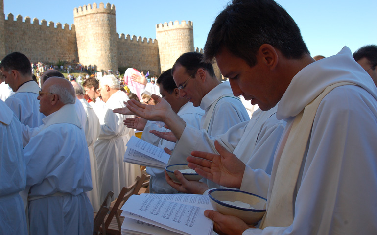 Un momento de la Eucaristía celebrada en Ávila, el 15 de agosto de 2011, durante los Días en las diócesis previos a la JMJ de Madrid.