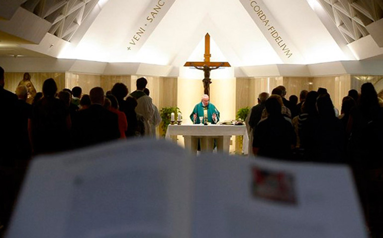 El Papa Francisco durante la Misa en la Casa Santa Marta