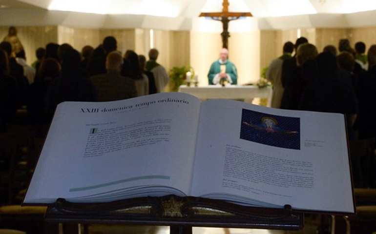El Papa Francisco durante una Misa en la capilla de la Casa Santa Marta