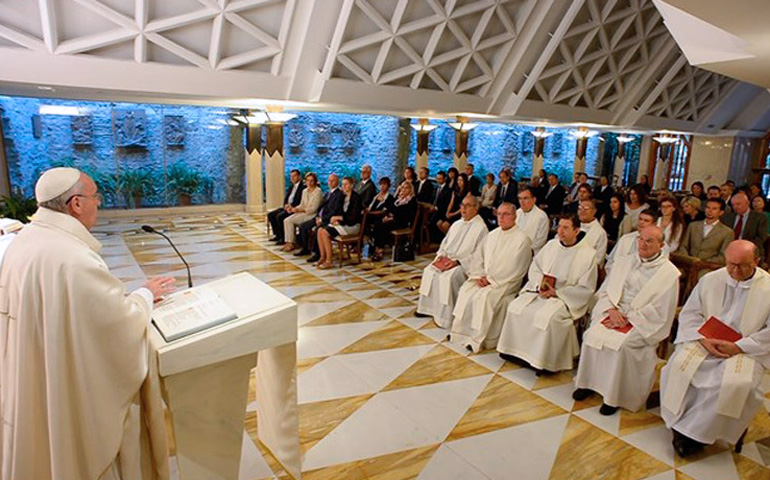 El Papa Francisco durante una Misa en la capilla de la Casa Santa Marta