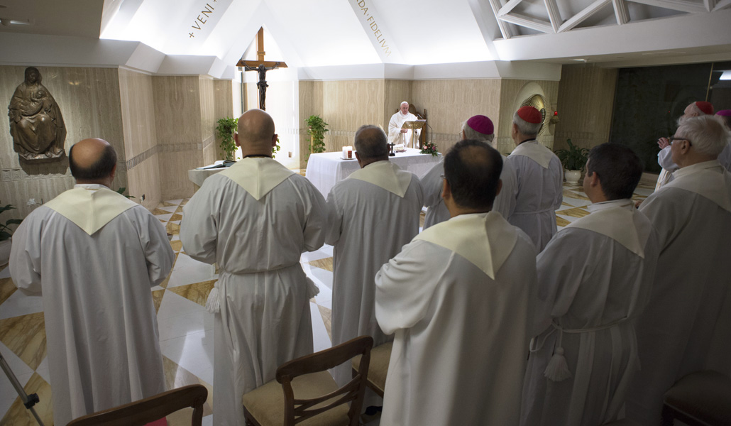 El Papa Francisco durante una Misa en la capilla de la Casa Santa Marta
