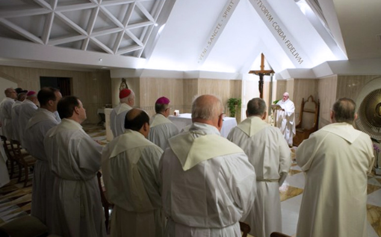 El Papa Francisco durante una Misa en la capilla de la Casa Santa Marta