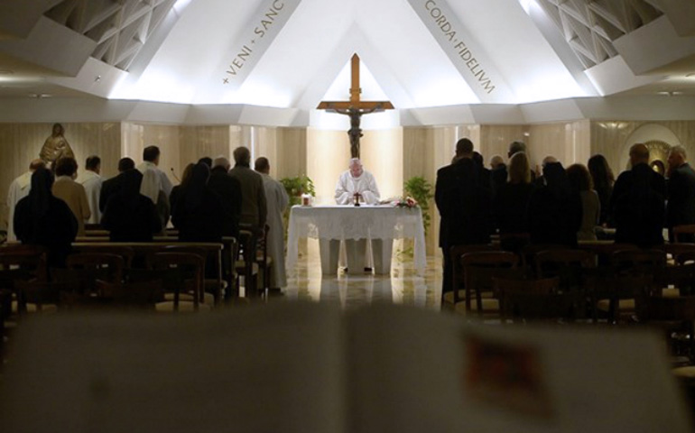 El Papa Francisco durante una Misa en la capilla de la Casa Santa Marta