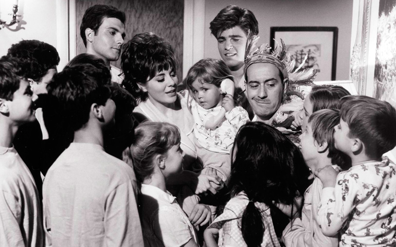 Fotograma de la película 'La familia y uno más'