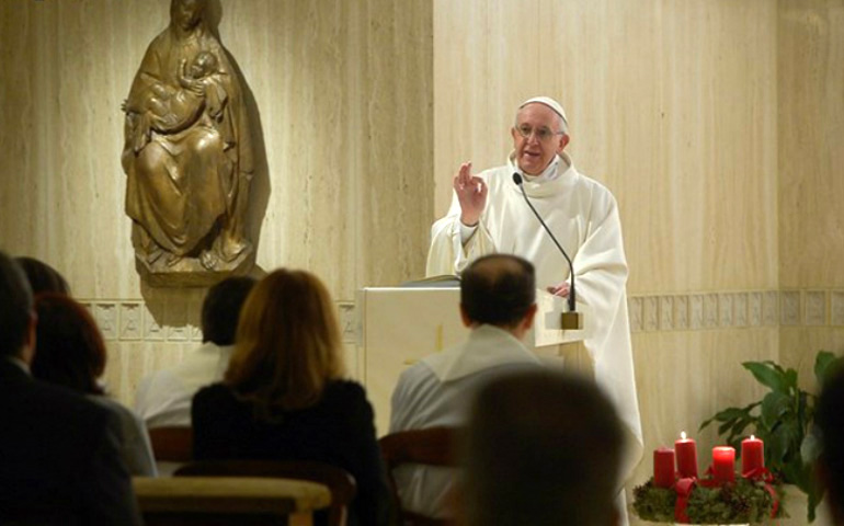 El Papa Francisco durante una Misa en la capilla de la Casa Santa Marta