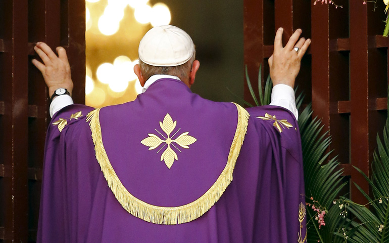 Francisco inaugura en la República Centroafricana el Año de la Misericordia