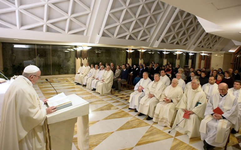 El Papa Francisco durante una Misa en la capilla de la Casa Santa Marta