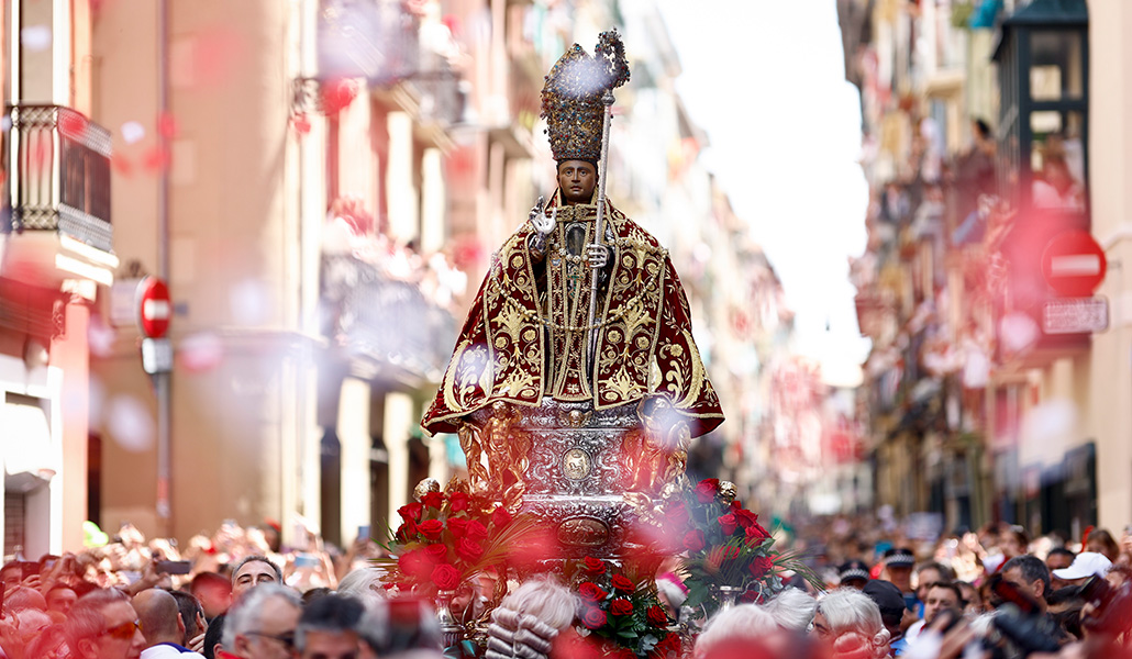 San Fermín en procesión por las calles de Pamplona
