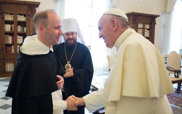 El padre Destivelle con el Papa Francisco y el metropolita Hilarión, responsable de Relaciones Exteriores del Patriarcado de Moscú