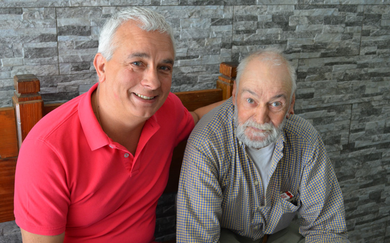 El hermano Juan Antonio Diego con José.