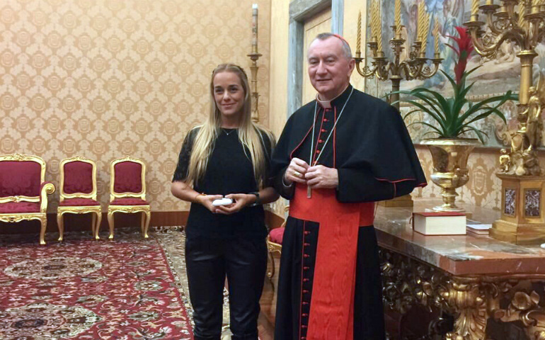 Lilian Tintori y el cardenal Parolin durante su encuentro