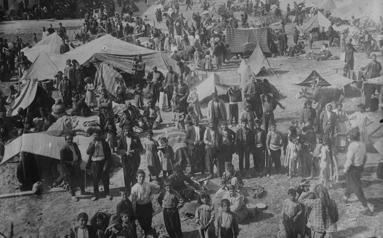 Cientos de armenios deportados a campos en el desierto de Deir-El-Zor