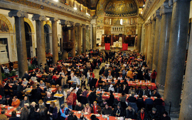Una de las cenas navideñas de Sant’Egidio en la basílica