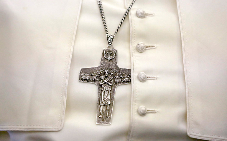 Cruz pectoral del Papa Francisco