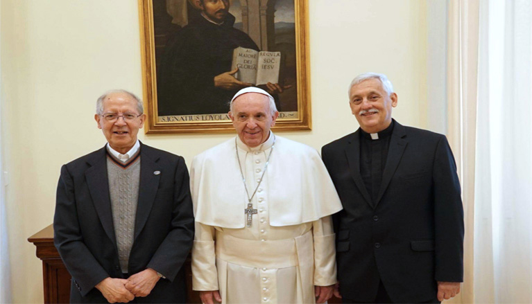 Adolfo Nicolás, el Papa Francisco y Arturo Sosa