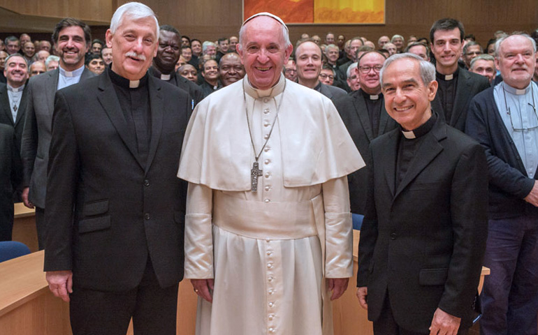 El Papa Francisco con los padres jesuitas de 'La Civiltà Cattolica'