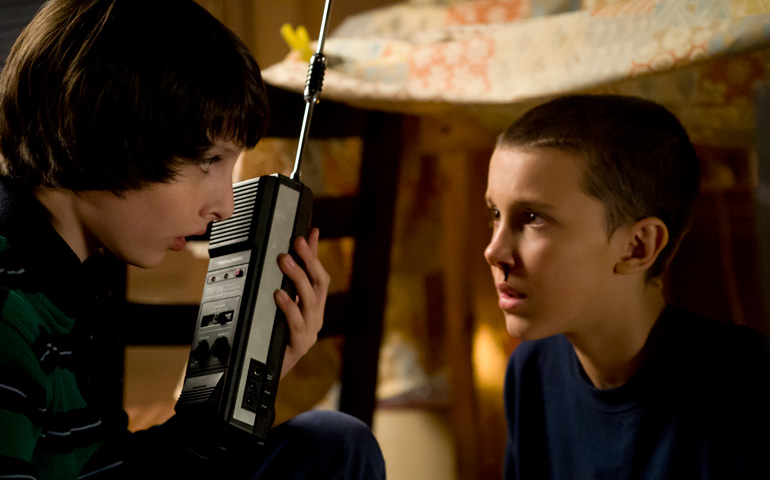 Misterio y homenajes a los años 80 se funden en 'Stranger things'