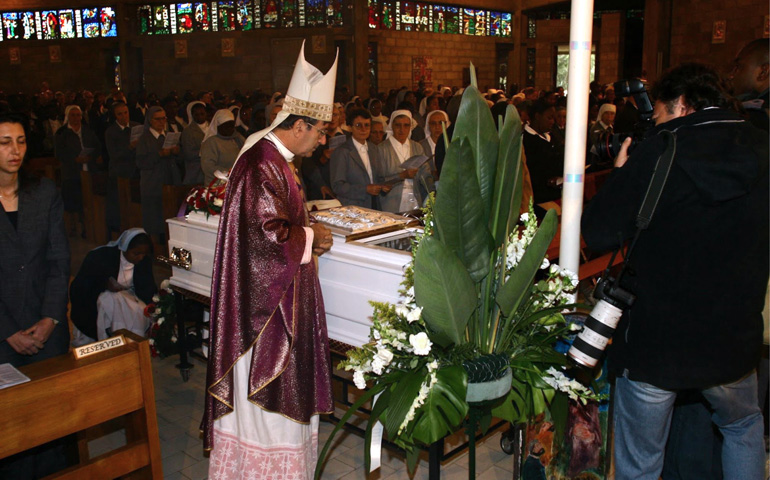 Monseñor Bertin durante el funeral por sor Leonella en el convento de la Consolata en Nairobi (Kenia).