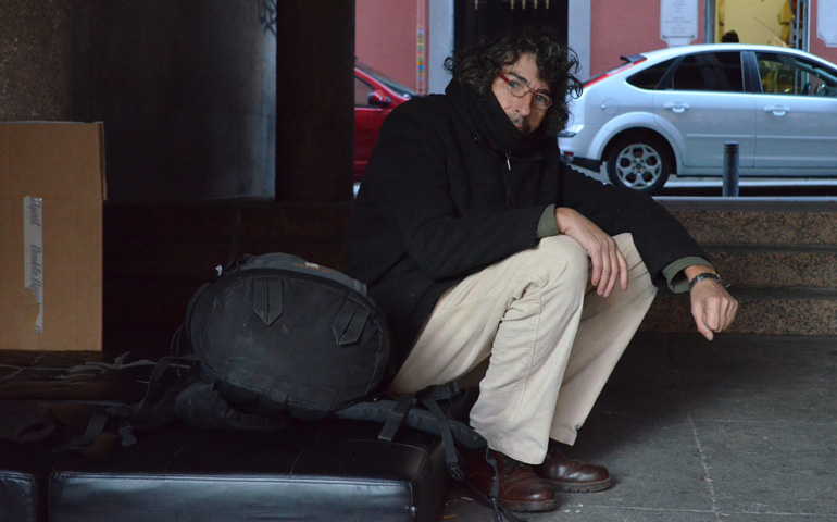 Noel, en el callejón en el que duerme, junto a la plaza del Rey