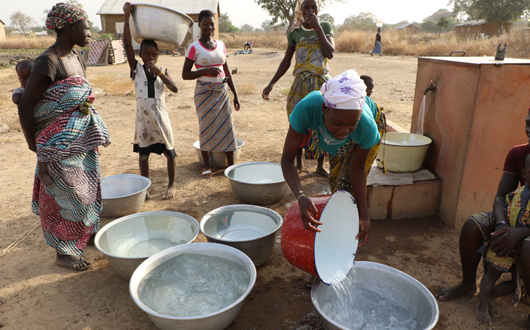 Una de las fuentes instaladas gracias a la misión de Fô-Bouré en la comuna de Sinendé (Benín)