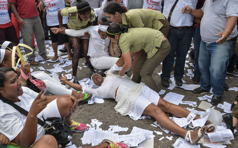 Arrestos frente a la sede de las Damas de Blanco en junio de 2016