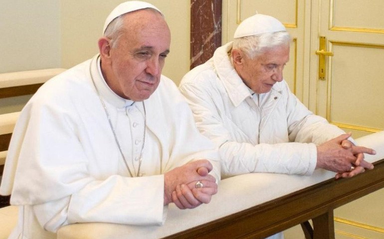 El Papa Francisco con Benedicto XVI