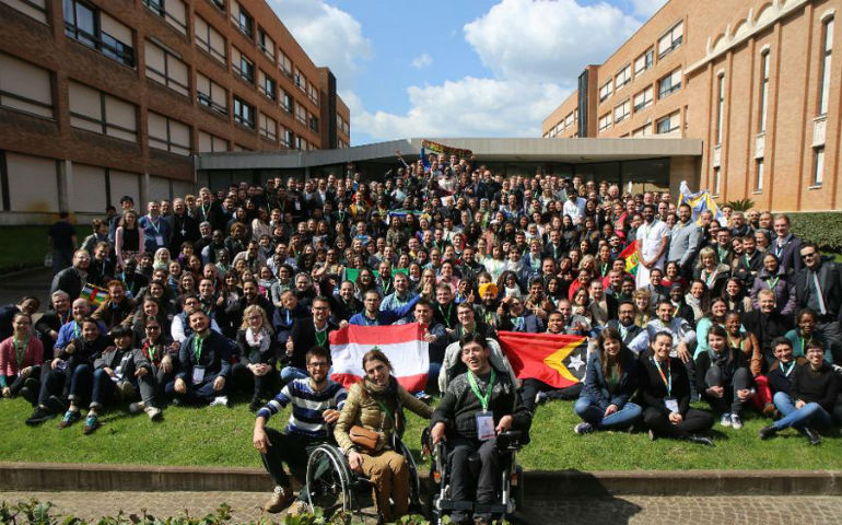 Jóvenes participantes en la asamblea presinodal