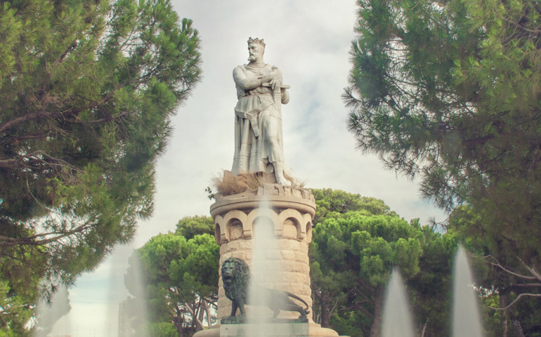 Escultura de Alfonso I el Batallador en Zaragoza