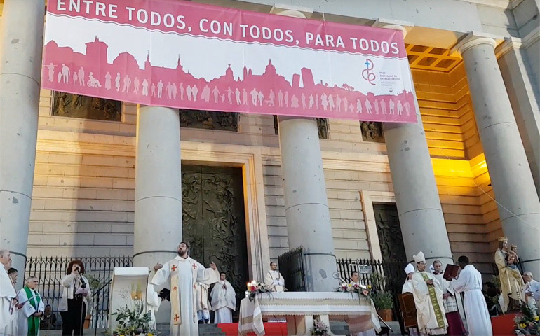 Toño Casado durante el estreno de la canción
