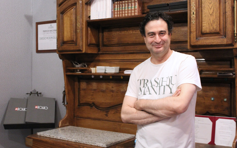 El chef Pepe Rodríguez, en su restaurante El Bohío, en Illescas (Toledo)