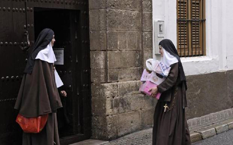 Hermanas de la Cruz en Sevilla