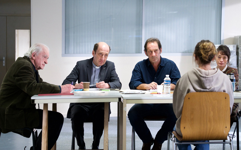 Jacques Mayano, a la derecha, durante una reunión de la comisión