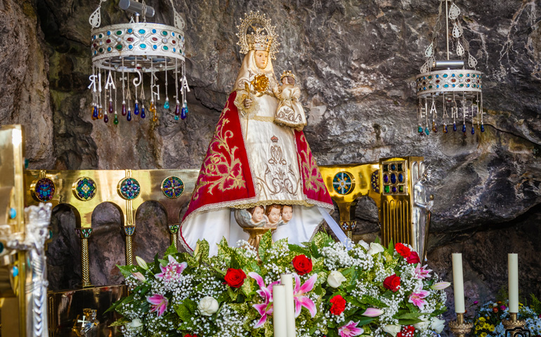Imagen de la Virgen en la Santa Cueva