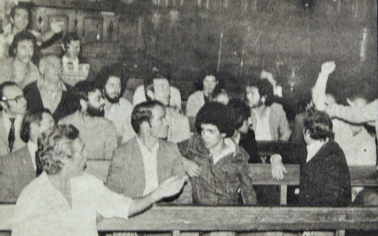 Encierro de unos desempleados en una iglesia en La Laguna (Santa Cruz de Tenerife) el 12 de marzo de 1977